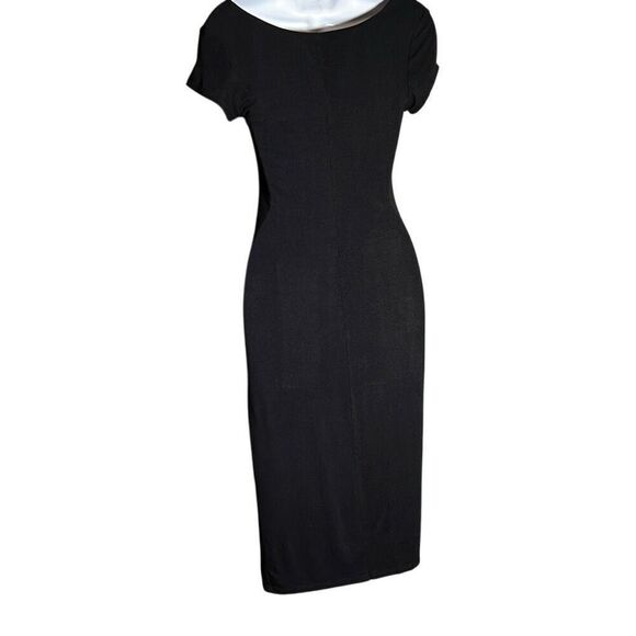 Classic Black Dress - Perfect for Any Occasion - Picture 2 of 4